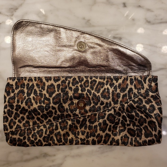 GUESS Leopard Print Clutch/Purse/Handbag - Picture 3 of 5